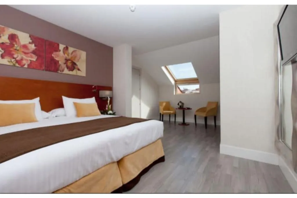 TRIPLE STANDARD Room, Puerta de Toledo, Madrid