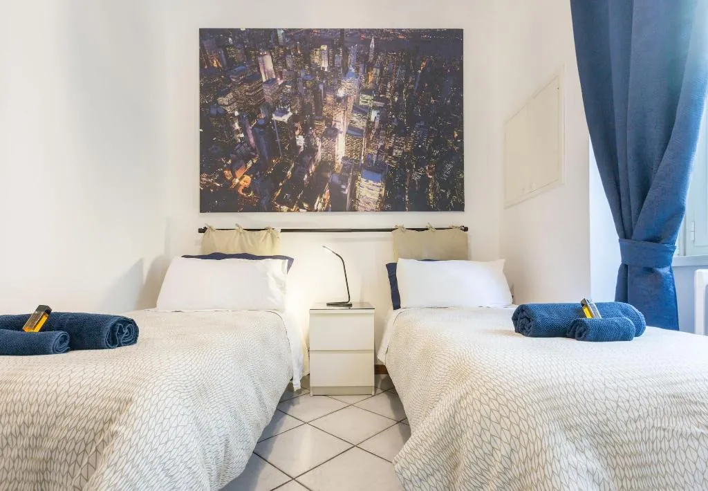 Room, B&B New Liberty in Rome, Naples