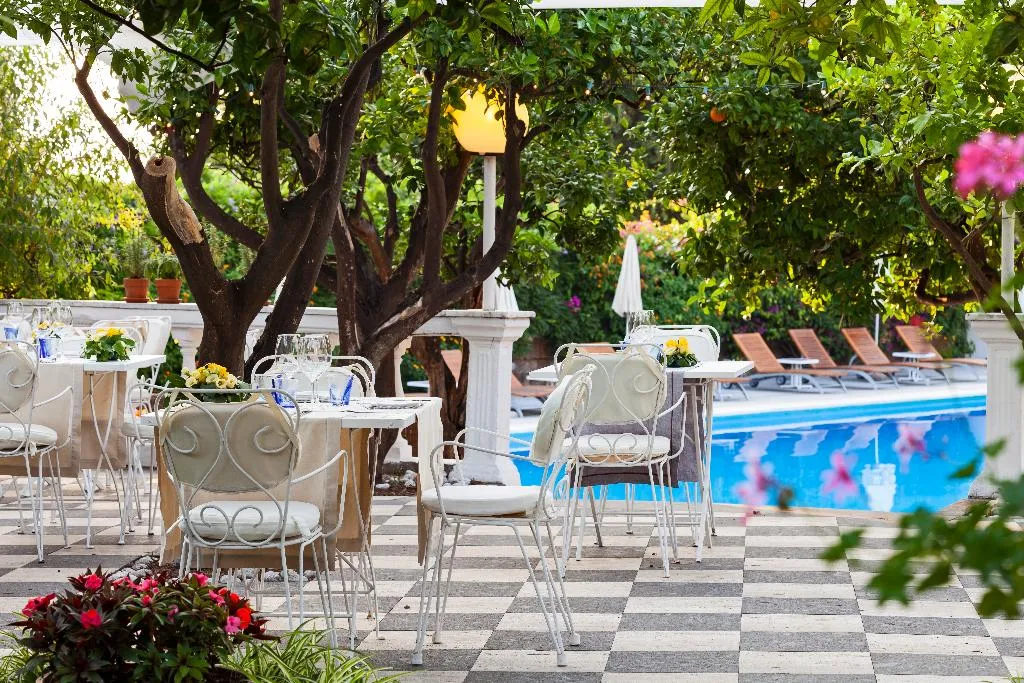 Restaurant, Grand Hotel Cocumella, Naples