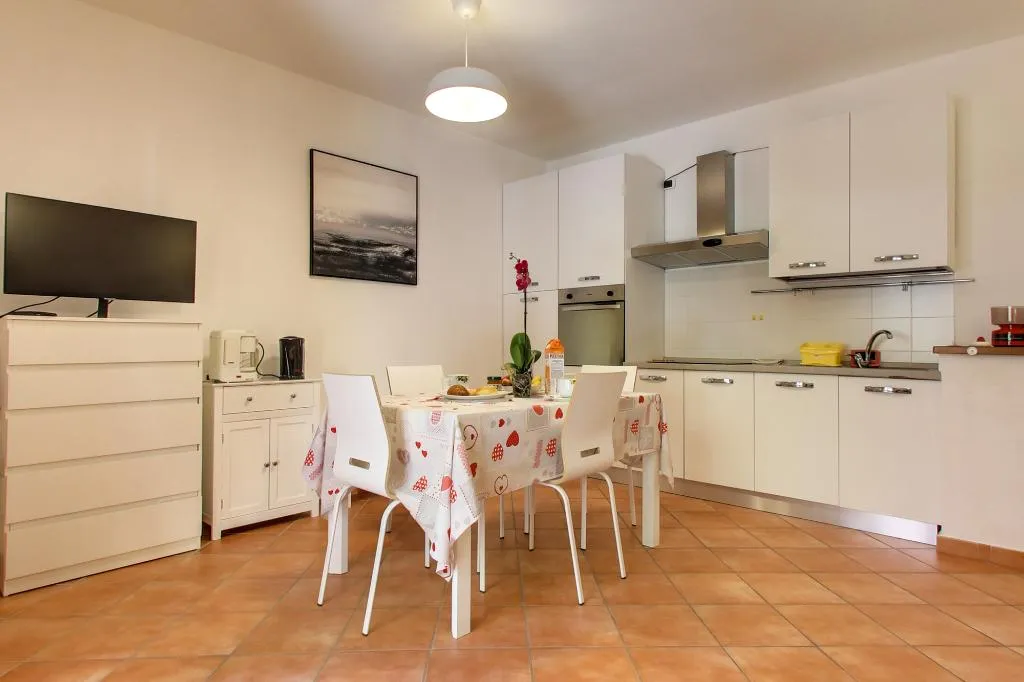 APARTMENT CAPACITY 6 Room, Reggia Di Nausicaa, Olbia