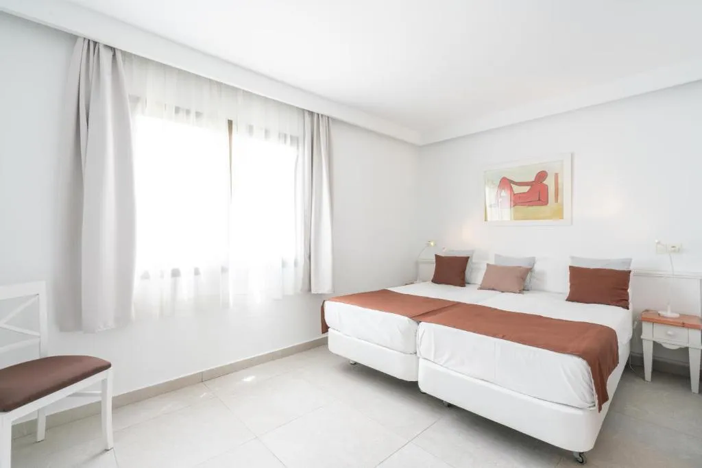 Double or Twin SUPERIOR CAPACITY 4 Room, Guya Wave, Majorca