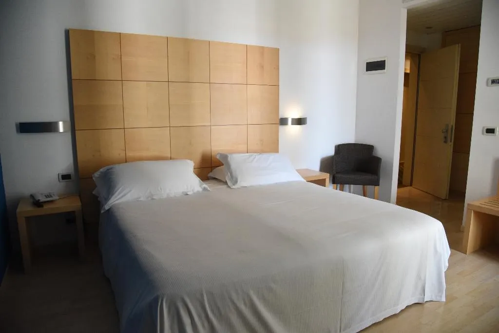 Room, Duca D'Aosta, Venice