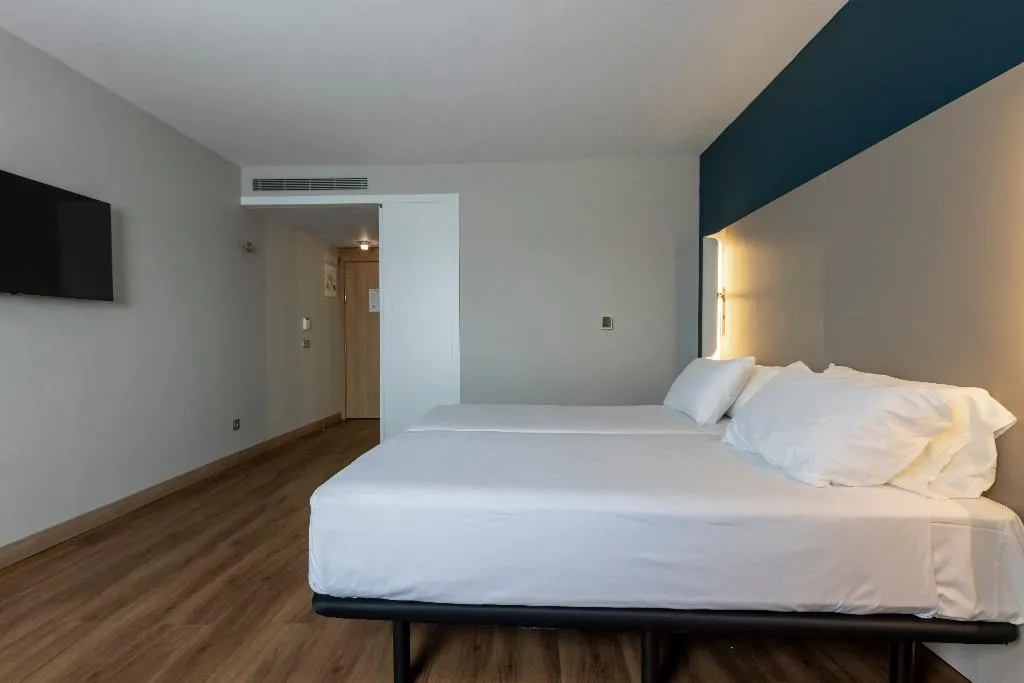 TWIN STANDARD Room, Travelodge Malaga Aeropuerto, Costa Del Sol