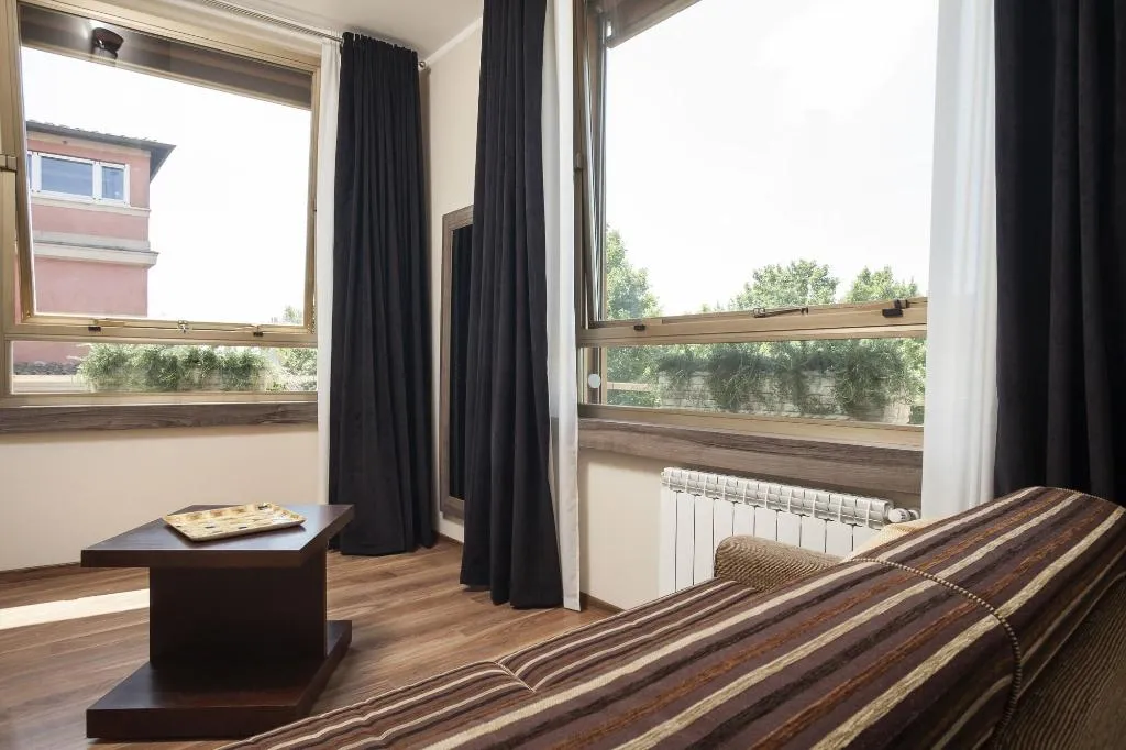 Room, Window On Rome, Rome