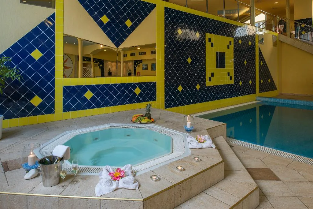 Pool, Top Hotel Praha, Prague