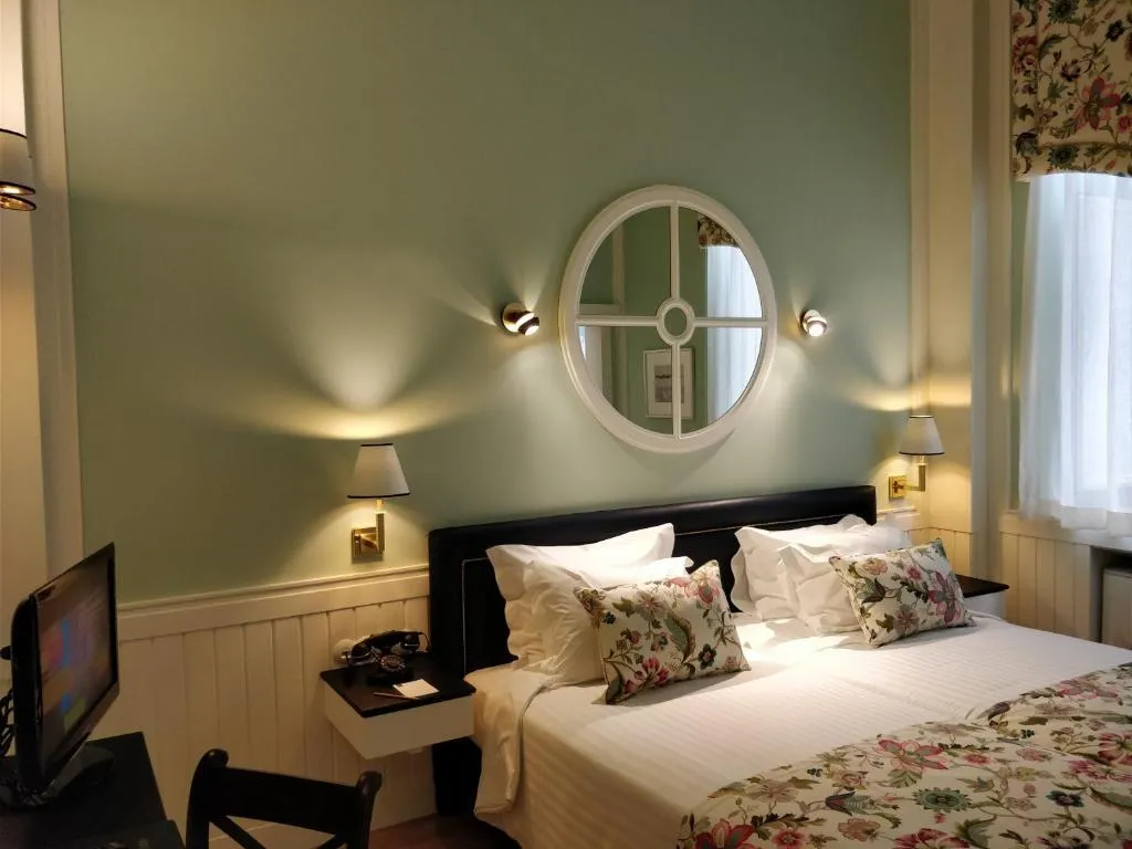 TWIN CLASSIC Room, Grande Hotel do Porto, Porto