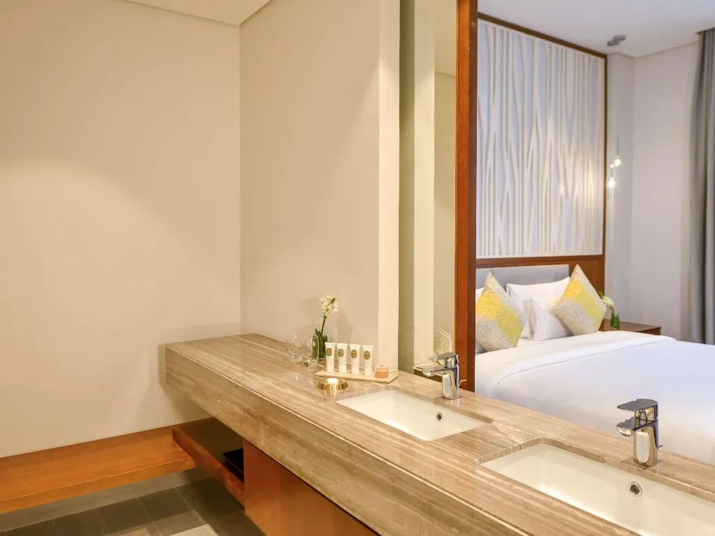 SUITE KING SIZE BED Room, Grand Mercure Dubai City, Dubai