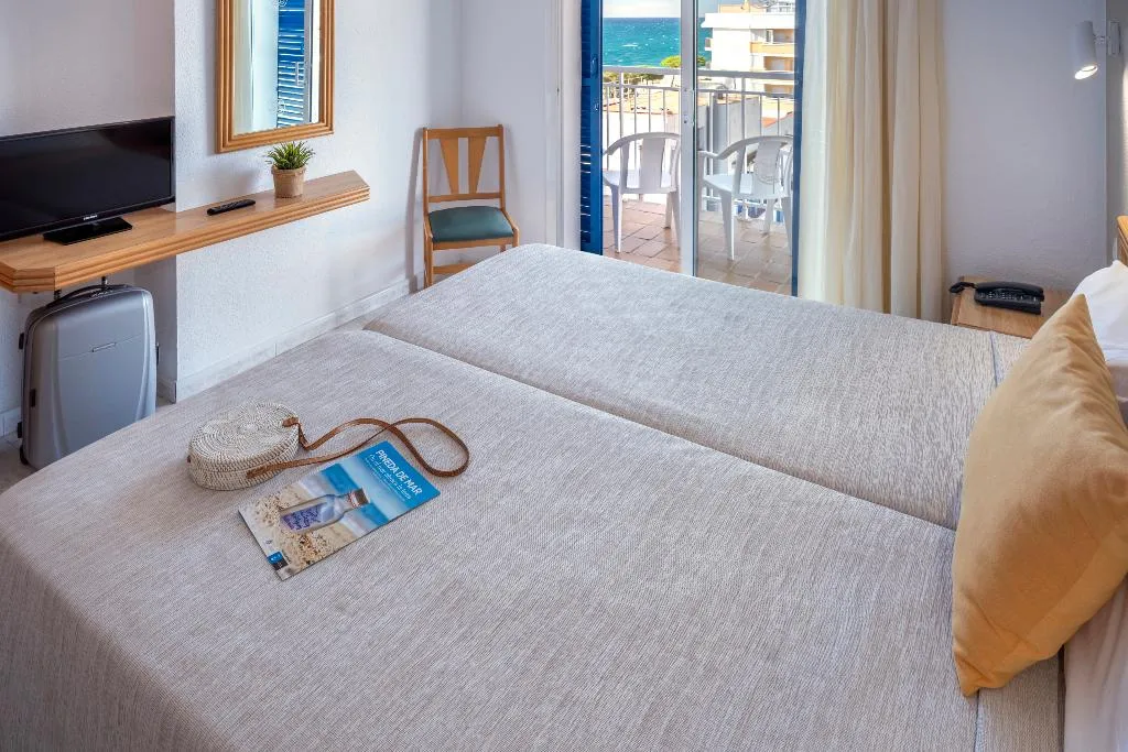 Double or Twin SIDE SEA VIEW Room, Sorrabona, Costa Brava