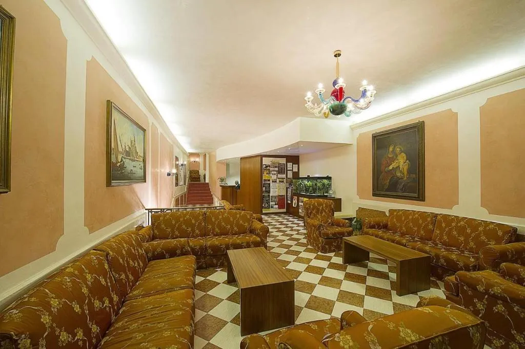 Lobby, Nazionale, Venice