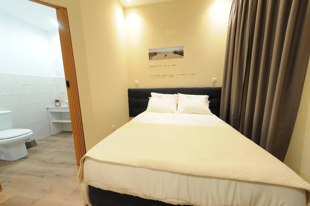 QUADRUPLE CLASSIC Room, Naya - Downtown Guesthouse, Porto