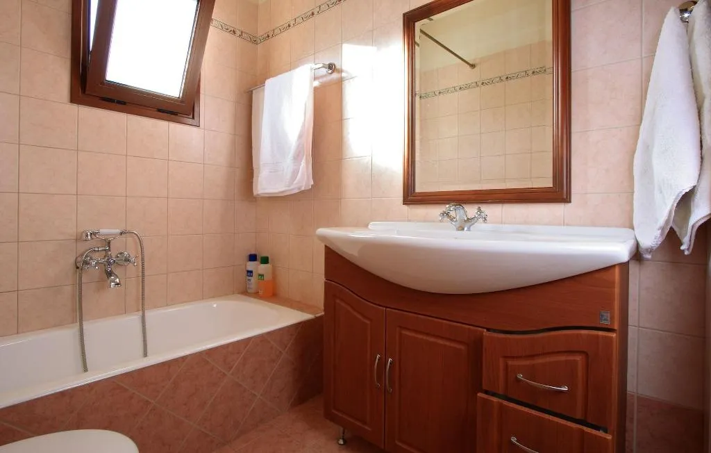 Room, Earino, Crete