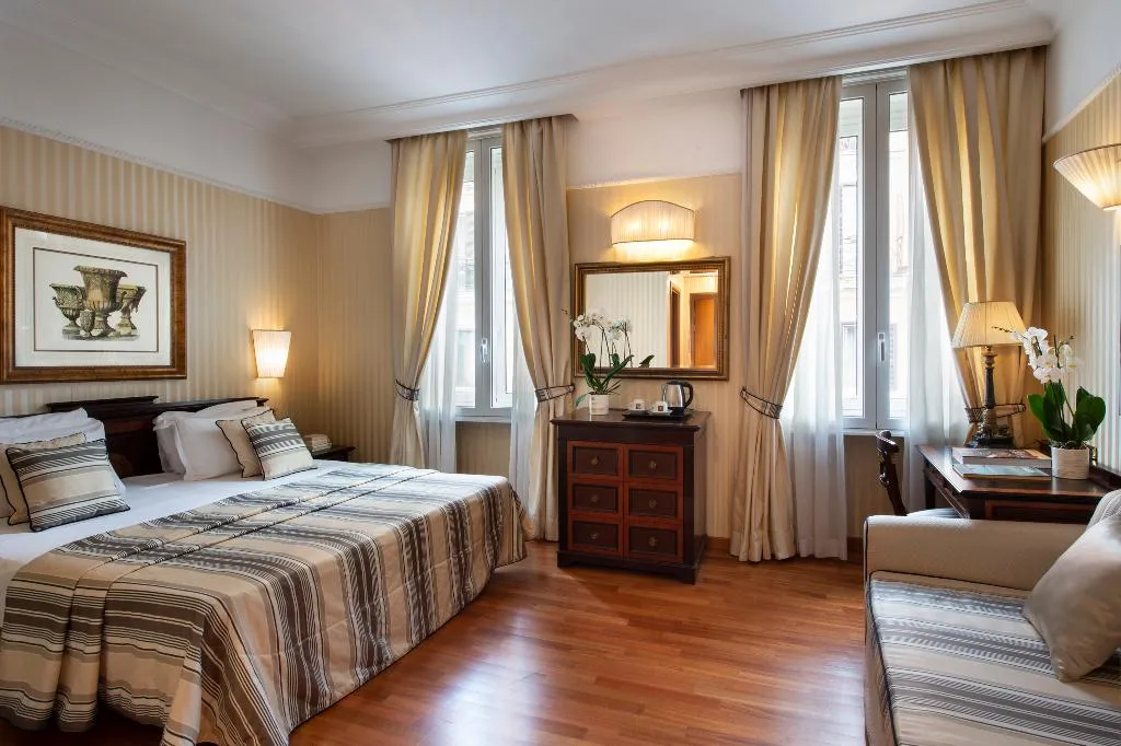 QUADRUPLE CLASSIC Room, Hotel Cecil, Rome