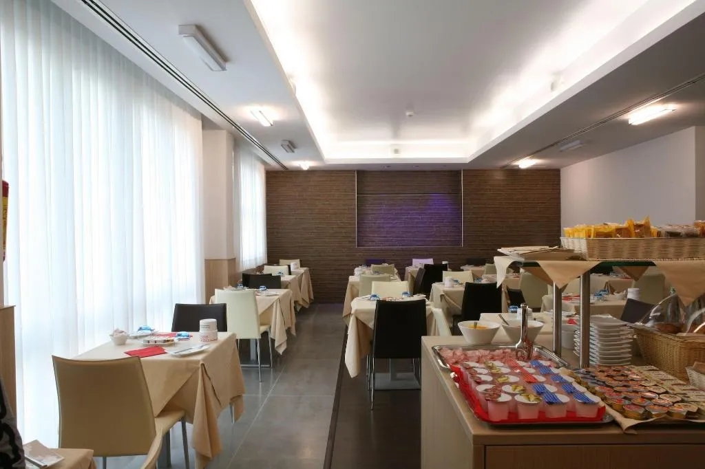 Restaurant, Hotel Mito, Milan