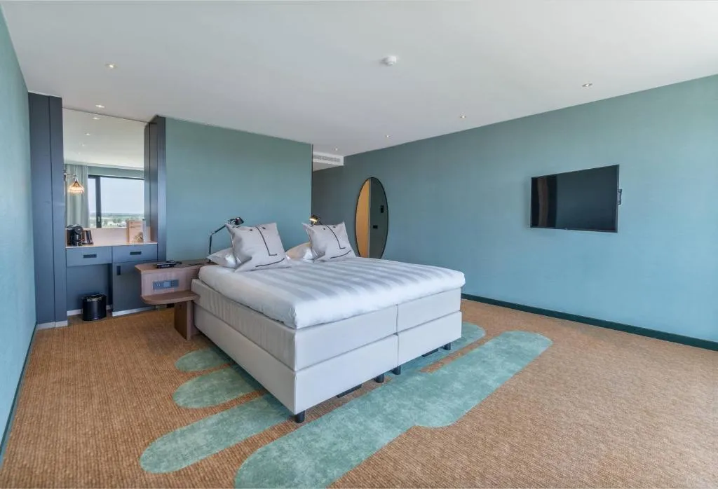 DOUBLE DELUXE Room, Van der Valk Hotel Schiphol, Amsterdam