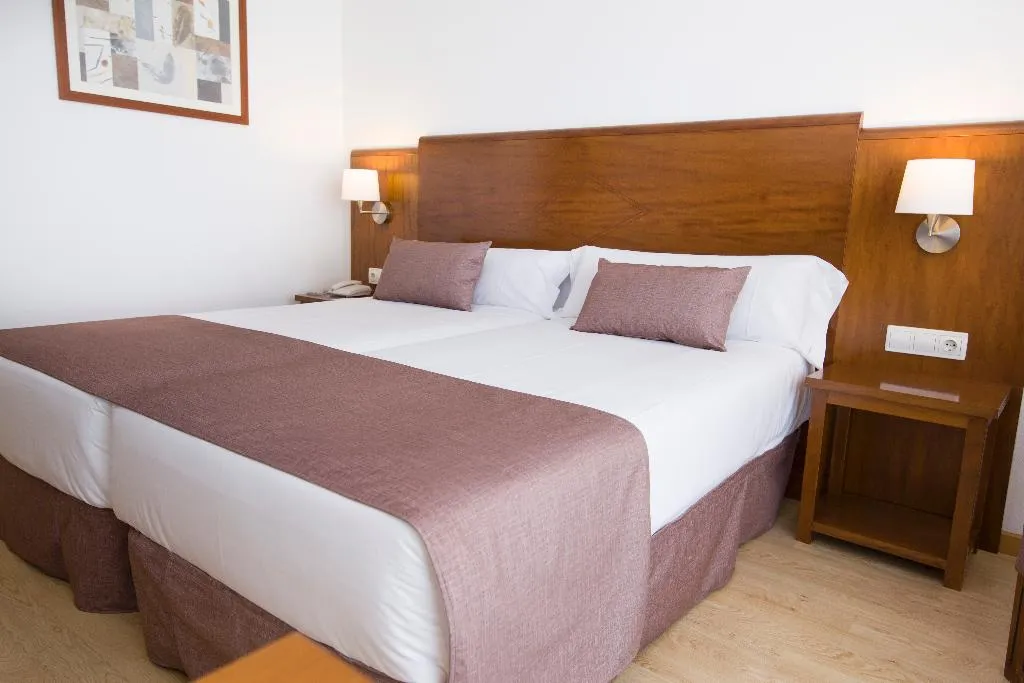 TRIPLE STANDARD Room, Hotel Albufera, Valencia