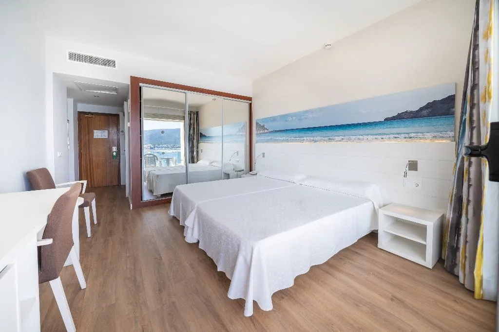 Double or Twin SEA VIEW Room, Seramar Comodoro Playa, Majorca