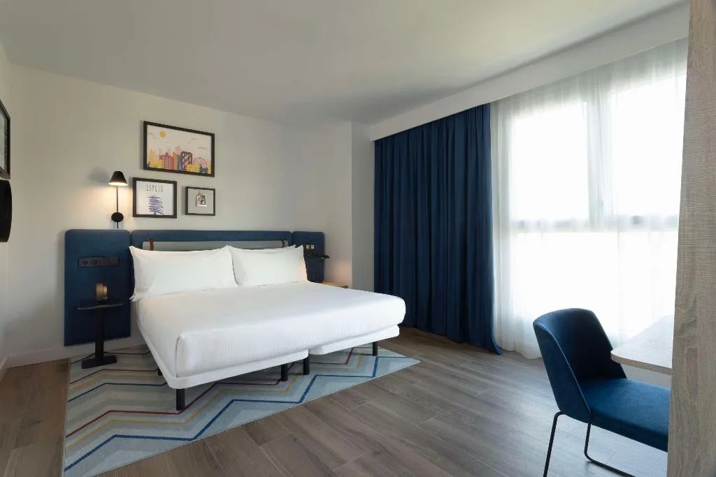 DOUBLE Accessible KING SIZE BED Room, Hampton By Hilton Malaga Martiricos, Costa Del Sol