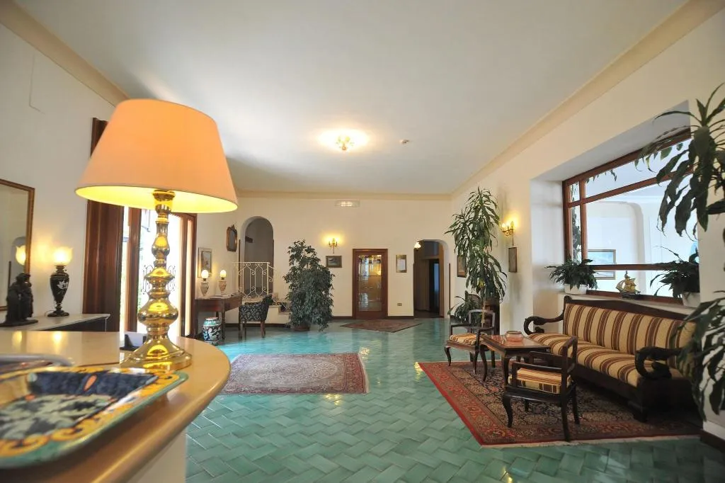 Lobby, Belvedere, Naples