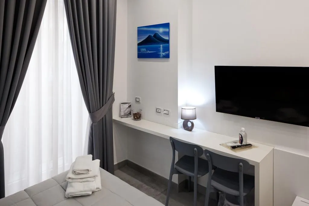 DOUBLE WITH BALCONY Room, Domus Schilizzi Guesthouse, Naples