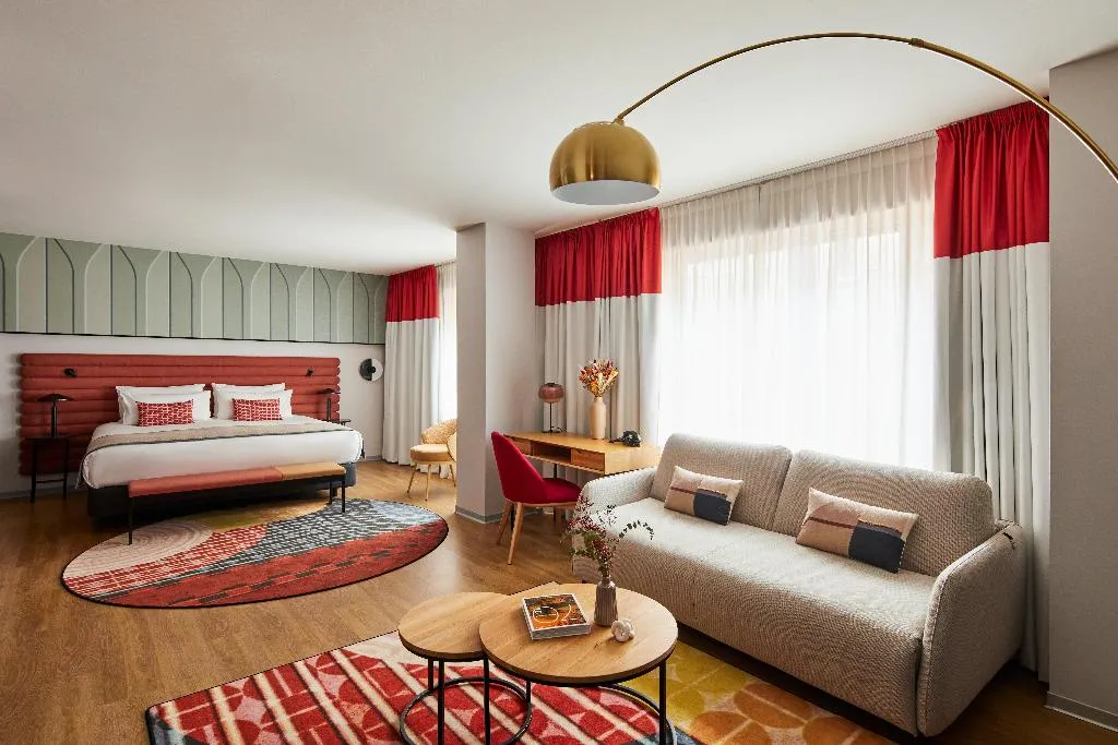 SUITE KING SIZE BED Room, Hotel Indigo Barcelona Plaza Espana, Barcelona