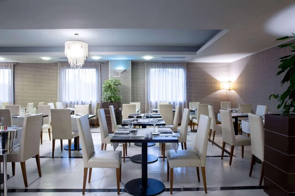 Restaurant, Dolce by Wyndham Milan Malpensa, Milan