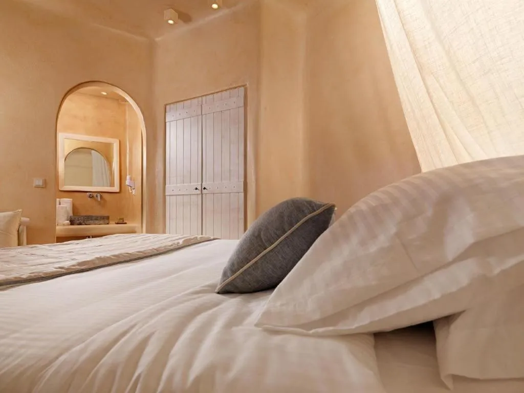 SUITE KING SIZE BED Room, Dome Resort Santorin, Santorini