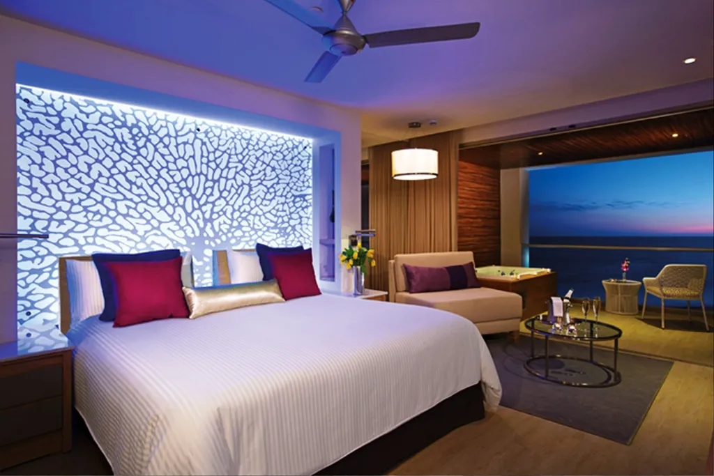 JUNIOR SUITE CLUB OCEAN FRONT Room, Breathless Riviera Cancun Resort and Spa, Cancun Area