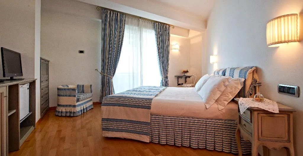 DOUBLE SUPERIOR SIDE SEA VIEW Room, Hotel Villa Poseidon, Naples