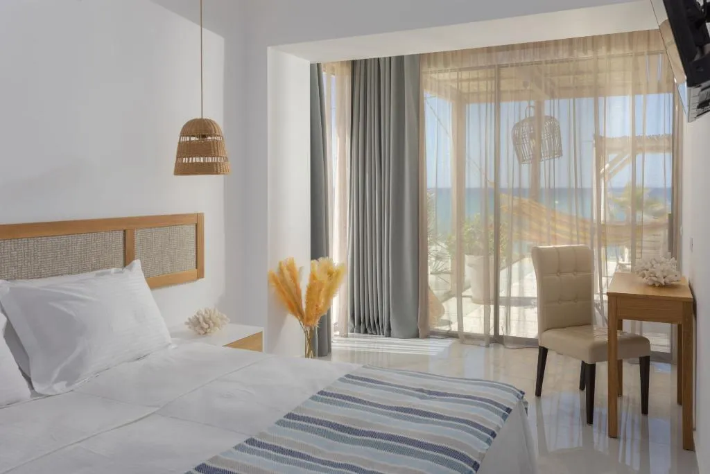 SUITE CAPACITY 3 Room, Galazio beach resort, Crete