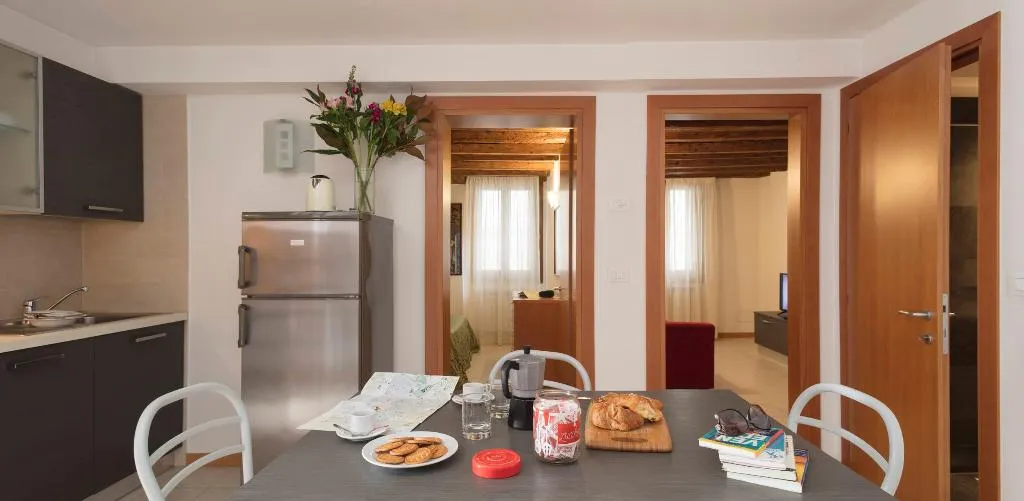 APARTMENT CAPACITY 2 ONE BEDROOM Room, Appartamenti Commercio & Pellegrino, Venice