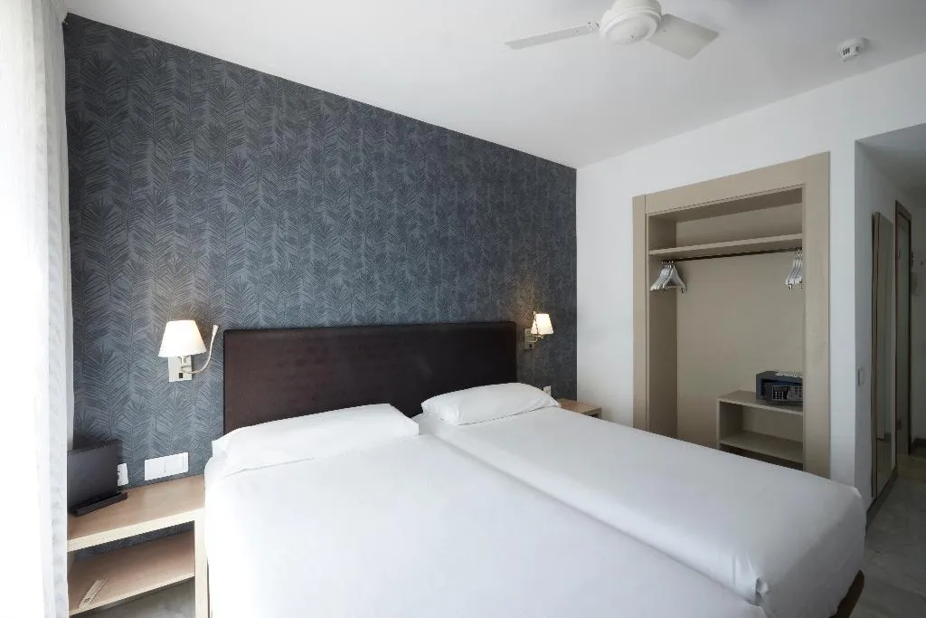 DOUBLE SINGLE USE WITH TERRACE Room, Catalonia Mirador des Port, Menorca