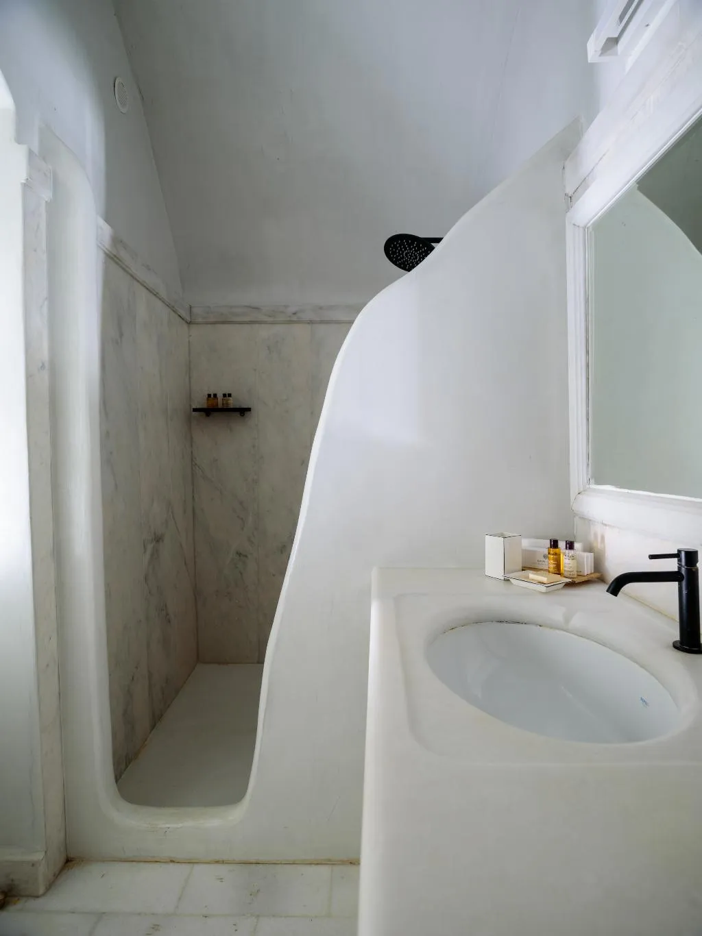 SUITE WITH JACUZZI WITH VIEWS Room, Nefeles Luxury Suites, Santorini