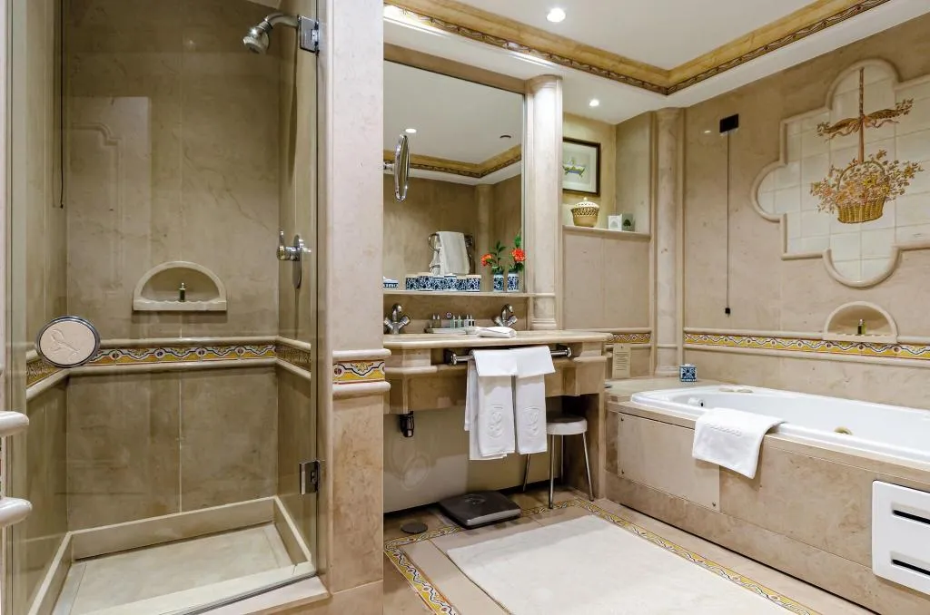 SUITE KING SIZE BED Room, Olissippo Lapa Palace, Lisbon