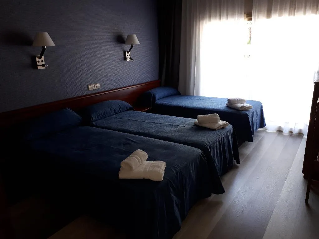 TRIPLE STANDARD Room, Hotel Acacias Suites & Spa, Costa Brava