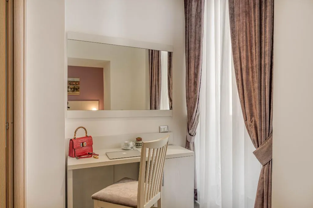 DOUBLE SUPERIOR Room, Trevi Palace Hotel, Rome