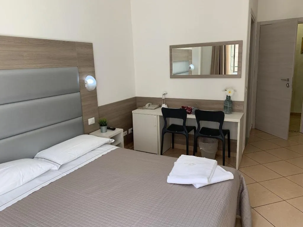 Room, Hotel Siro, Milan