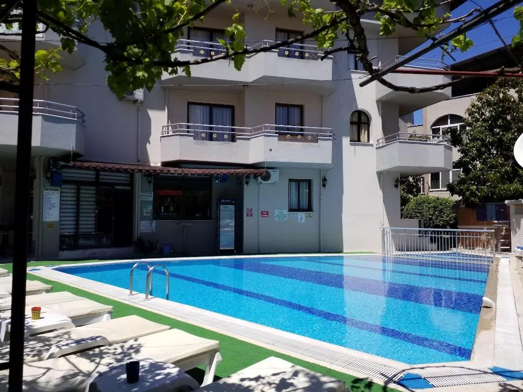 Room, Kamelya, Dalaman