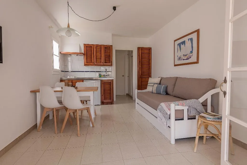 APARTMENT CAPACITY 4 ONE BEDROOM Room, Las Brisas I & II, Menorca