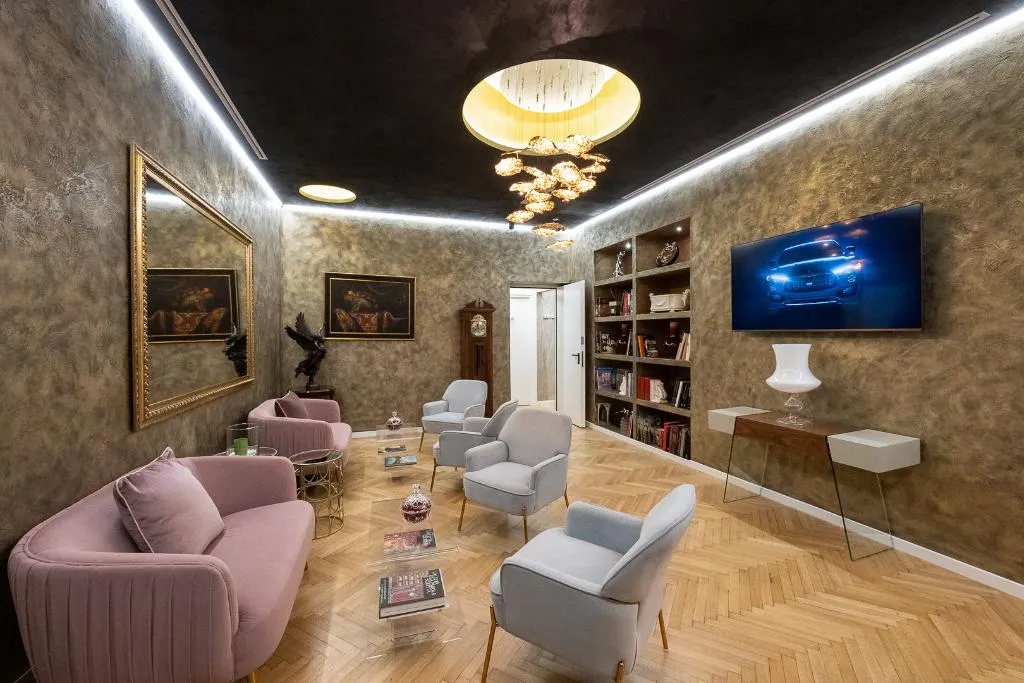 Lobby, Caravita, Rome
