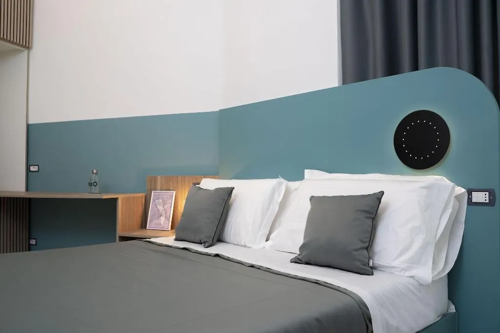 Room, Rettifilo 311, Naples