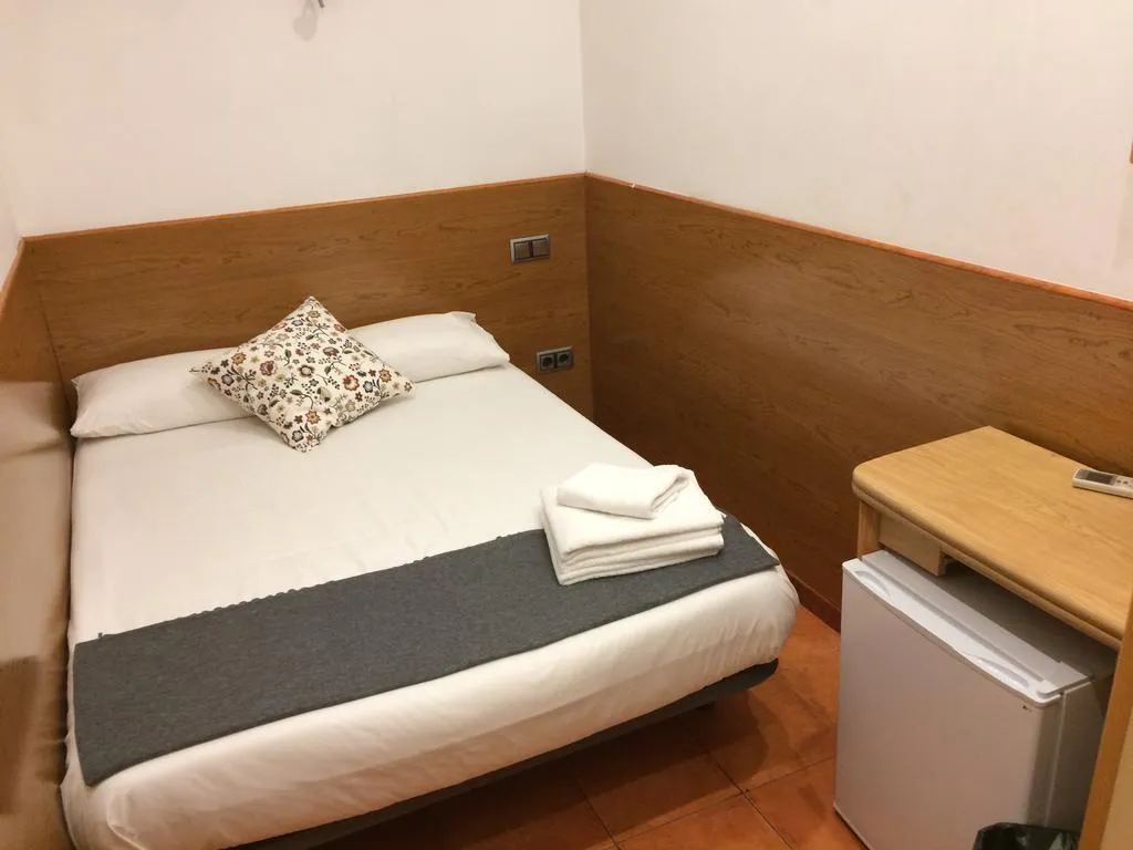 Double or Twin STANDARD Room, Studios Pelayo, Barcelona