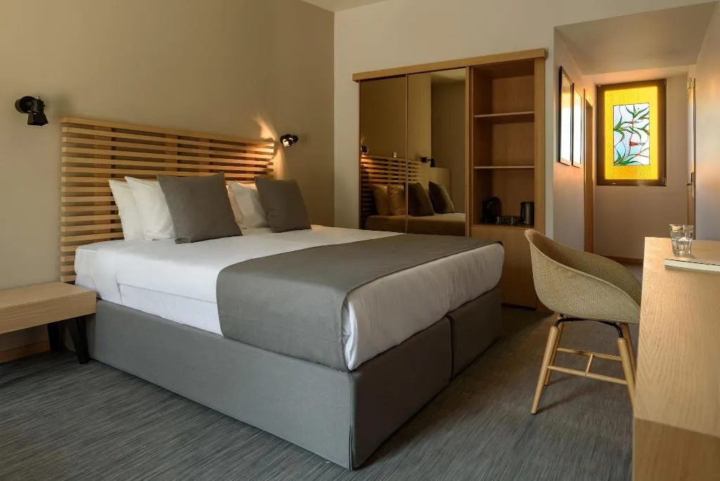 TRIPLE GRAND Room, FOS DownTown Suites, Athens