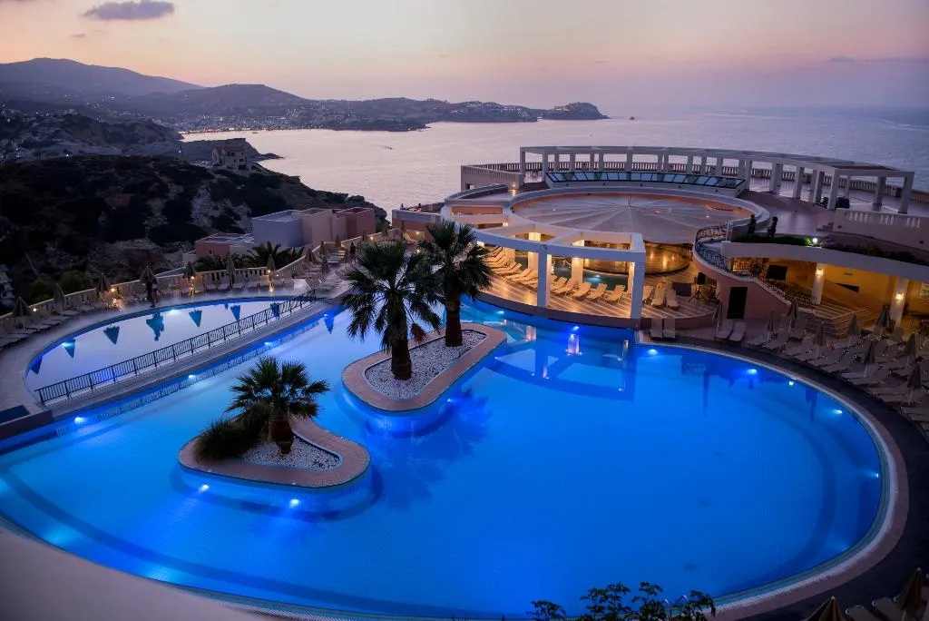 Pool, Athina Palace, Crete