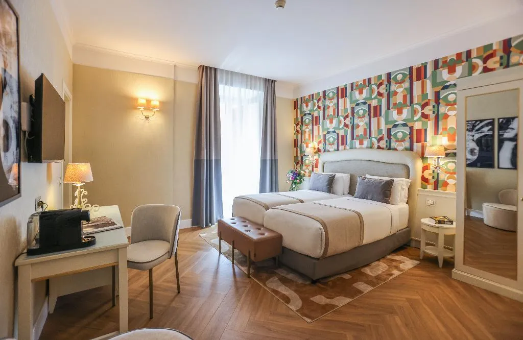 JUNIOR SUITE CAPACITY 3 Room, Leonardo Boutique Hotel Rome Monti, Rome