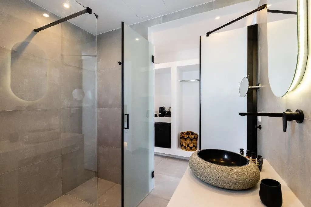SUITE DELUXE WITH PRIVATE POOL Room, Serapias Suites, Santorini