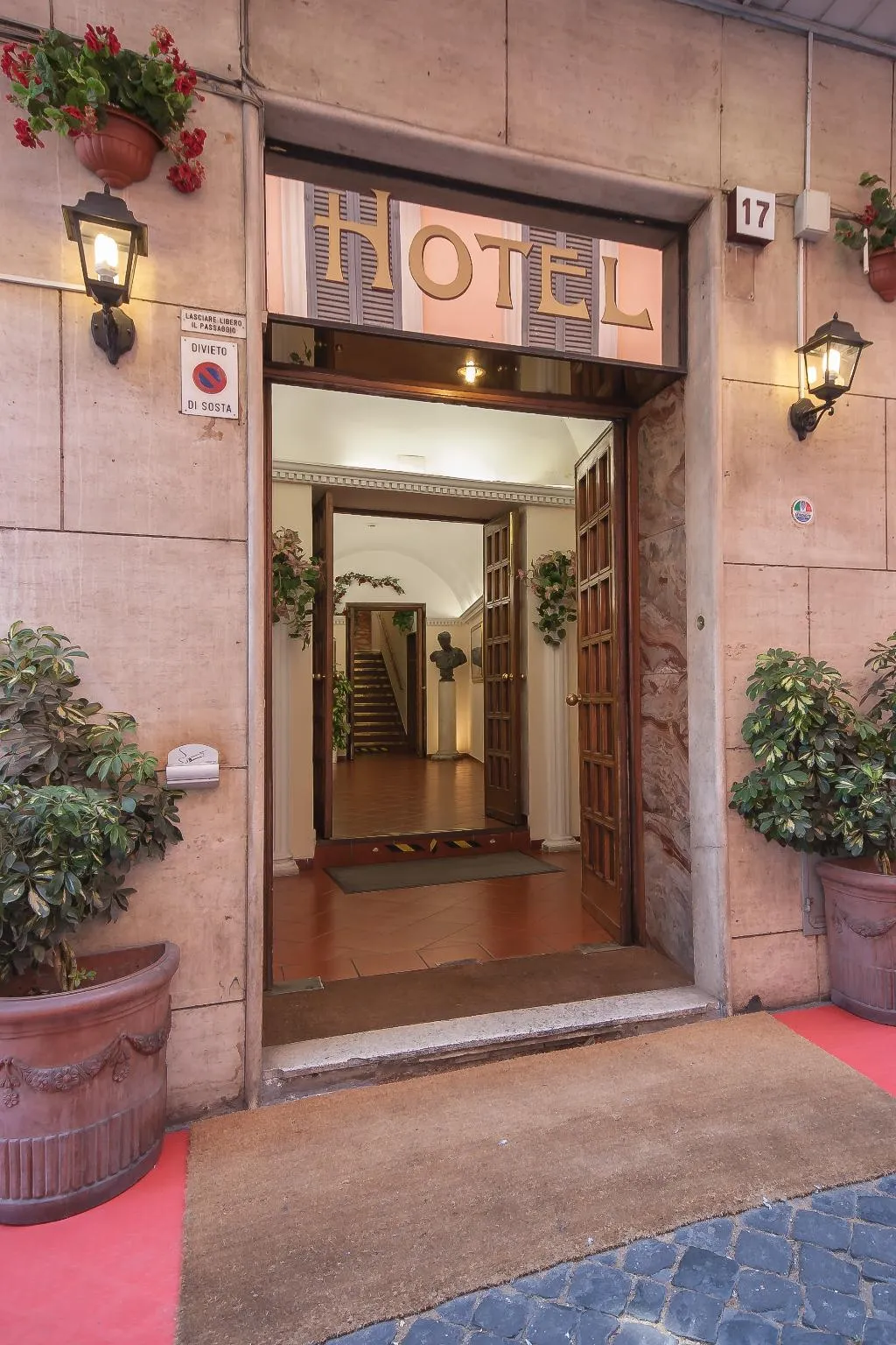 Lobby, Tirreno, Rome
