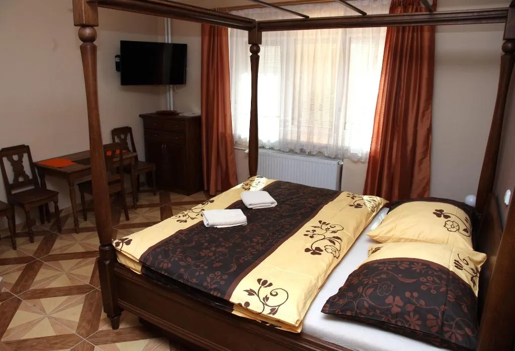 Room, Penzion V Roklích, Prague