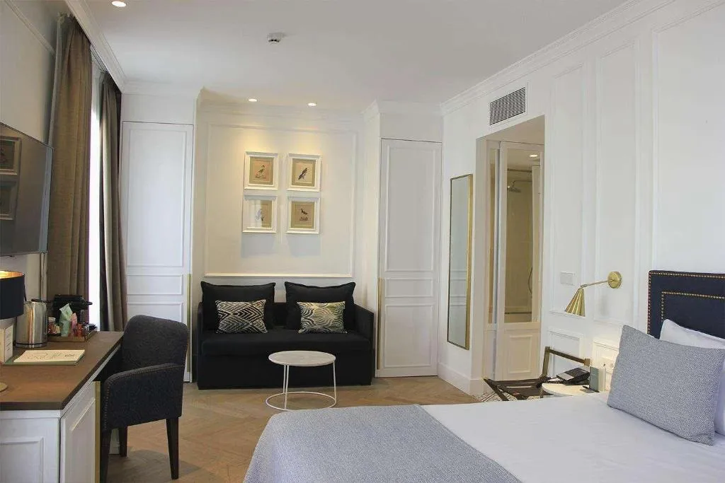 Room, Midmost Barcelona, Barcelona