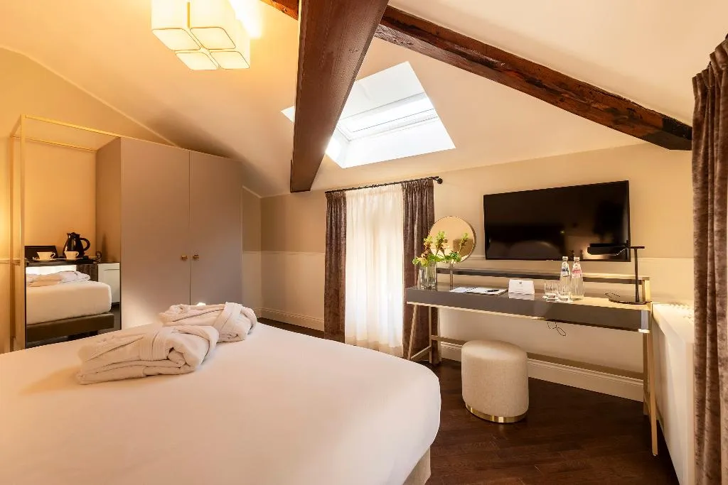 DOUBLE STANDARD Room, Villa Soligo - Small Luxury Hotels of the World, Venice