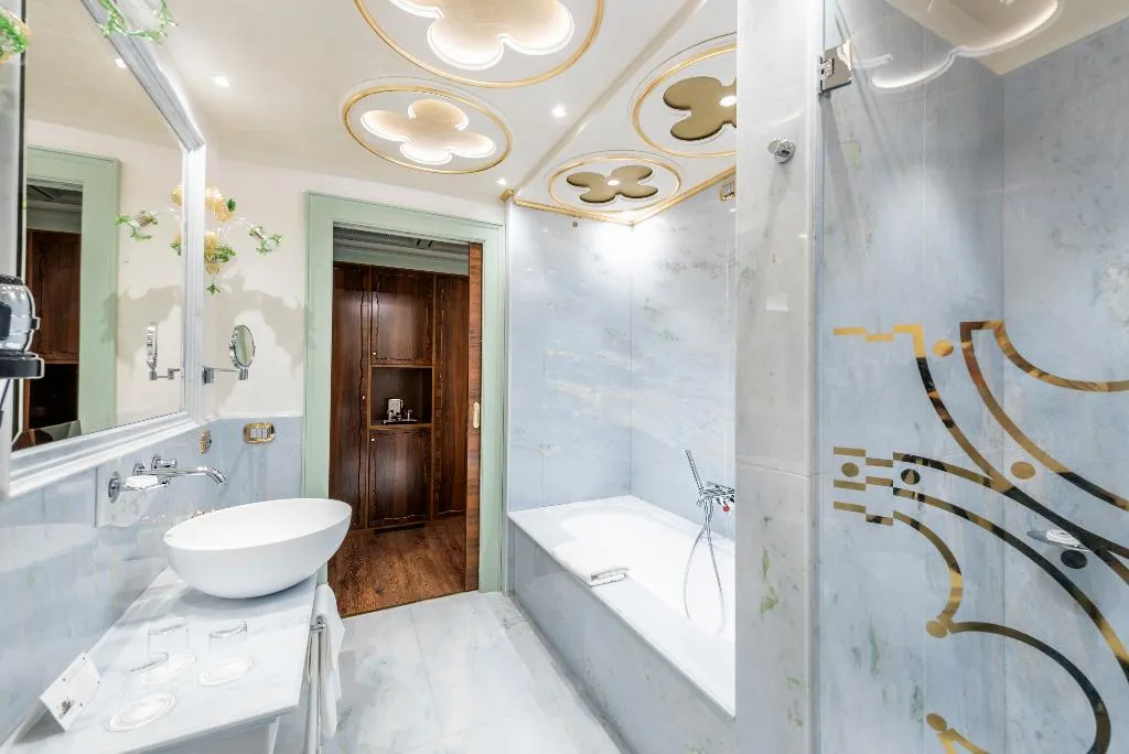 JUNIOR SUITE CLASSIC Room, Monaco and Grand Canal, Venice